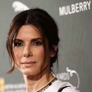 Sandra Bullock está pronta para encontrar um novo amor, diz Radar Online: "Ela não está com pressa, não está desesperada. Ela está contando aos amigos discretamente que está pronta para começar a namorar."