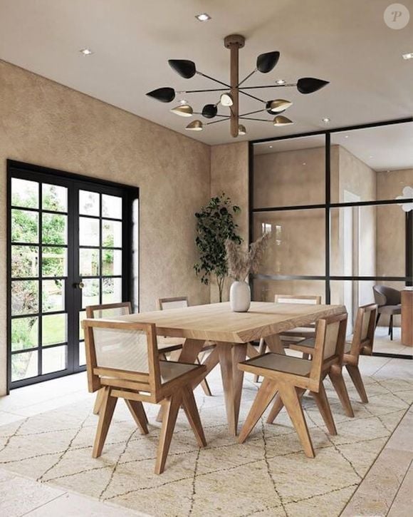 Em 2022, ele adquiriu uma mansão em Los Angeles, na Califórnia, por cerca de US$ 4,6 milhões, valor que corresponde a aproximadamente R$ 24 milhões na cotação atual.