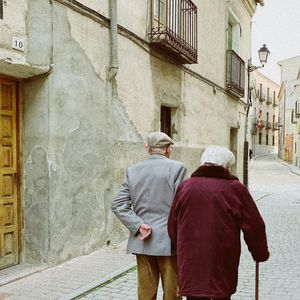 A iminência da morte: Essa reflexão dolorosa, muitas vezes, é feita de forma silenciosa e íntima, mas tem impacto significativo no bem-estar emocional