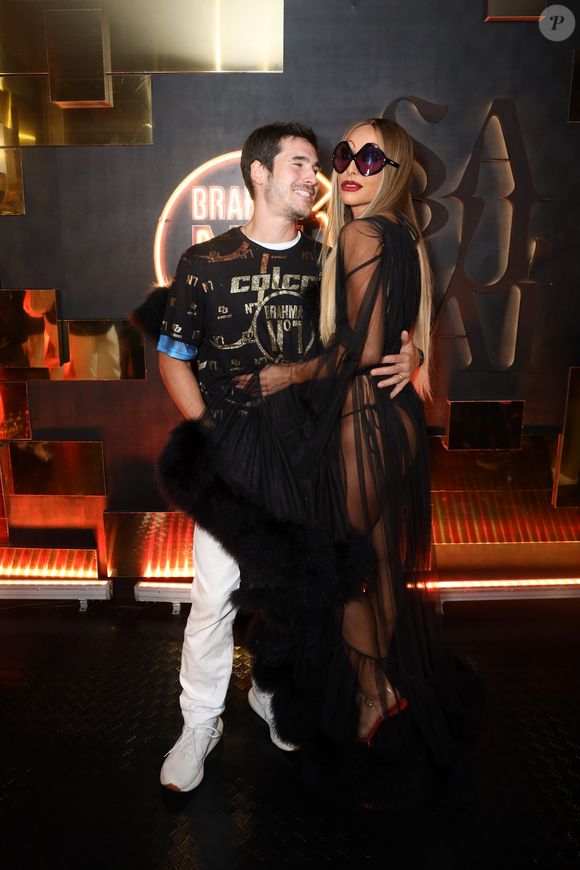 Sabrina Sato posa em clima de romance com o marido, Nicolas Prattes