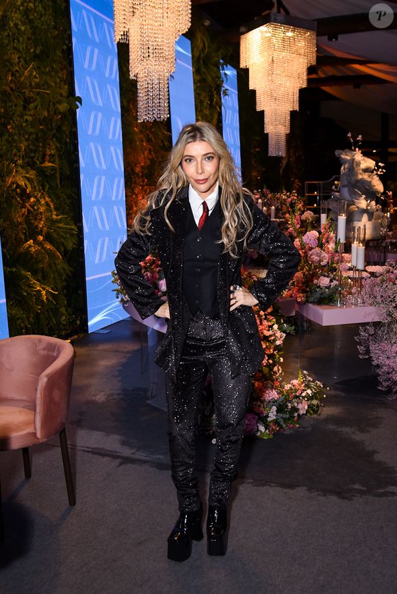 Luiza Possi ousou no look para aniversário de Vera Viel