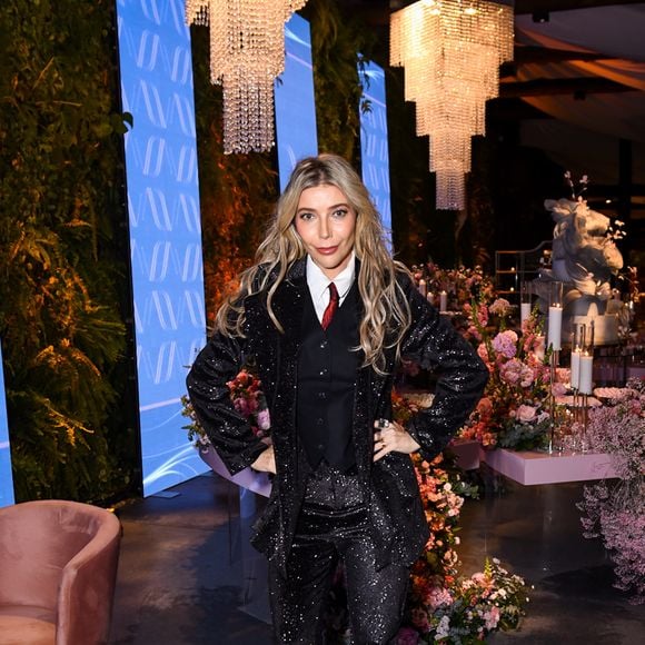 Luiza Possi ousou no look para aniversário de Vera Viel