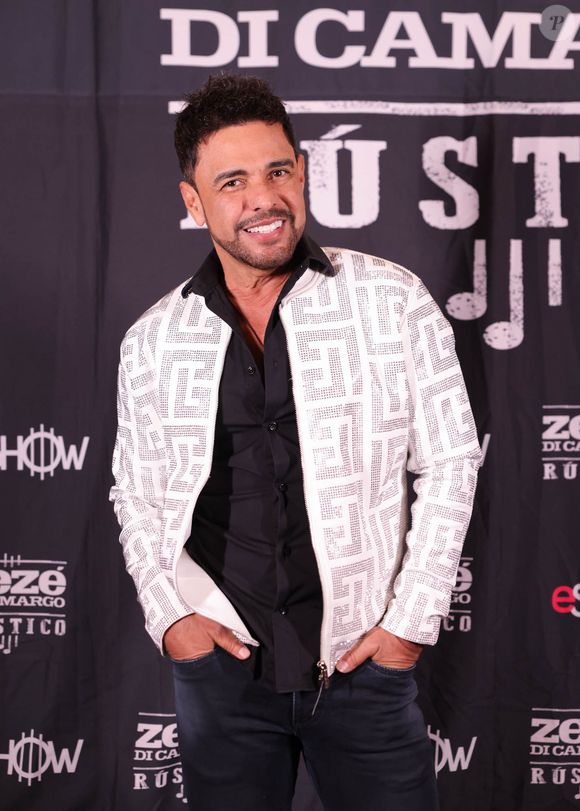 Zezé Di Camargo recebeu críticas de Cleo Loyola, após polêmica por encontros com fãs mulheres em bastidores de shows
