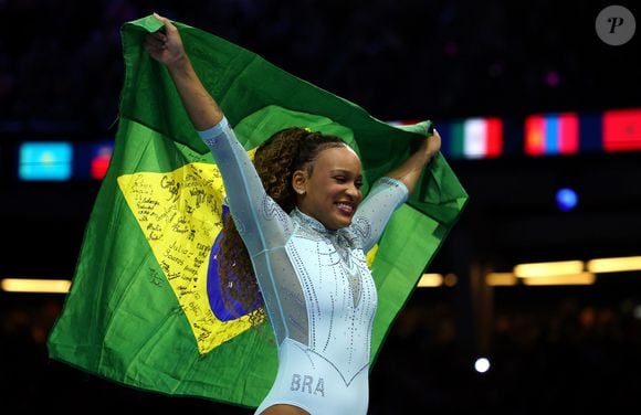 Rebeca Andrade conquistou a medalha de ouro na final do salto do Mundial de Ginástica Artística de 2026, em Roterdã, na Holanda. Com o resultado, a brasileira se tornou tricampeã mundial no aparelho