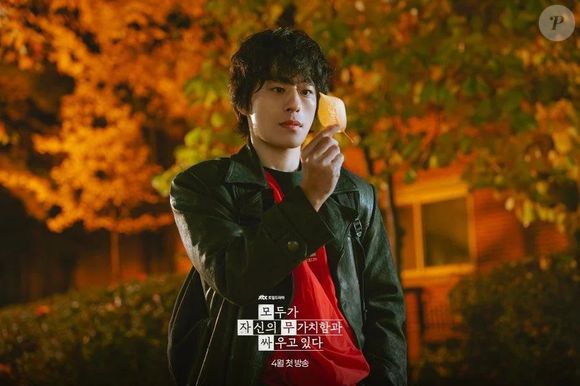 'A Gente Tenta' conta a história de Hwang Dong-man, um diretor de cinema que se sente fracassado após passar 20 anos tentando lançar um filme