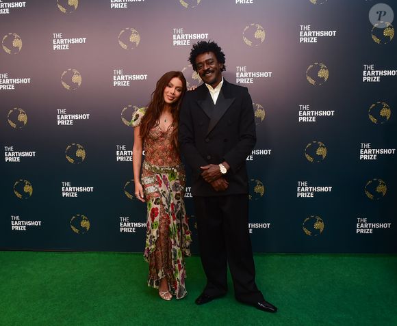 Anitta e Seu Jorge juntos em evento do Príncipe William no Rio de Janeiro; cantor apostou no black-tie preto
