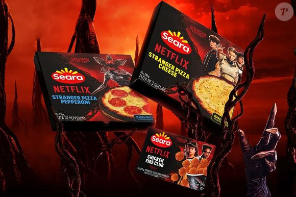 As pizzas de pepperoni e queijo chamam atenção pela massa preta, mas no paladar não fazem tanta diferença