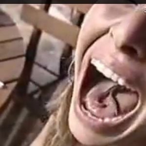 Comer minhocas? Depois de tudo o que Sabrina Sato já passou no 'Pânico na TV', isso não foi nada. Apresentadora revela consciência que era 'louca' nessa época