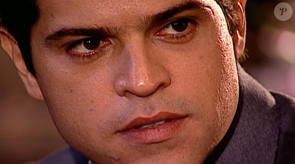 Josué (Juan Alba) tem um caso com Luiza (Fernanda Muniz) e Janete (Angela Vieira)