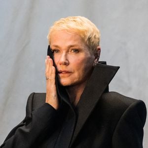 Xuxa e Andréa Sorvetão estão em pé de guerra por conta de divergência política, principalmente