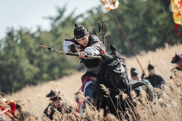 Deposto como um rei tirano, Yi-heon foi escrito na história do dorama como um rei que desapareceu sem deixar rastros depois de perder o trono