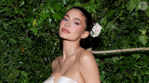Kylie Jenner mostra boca sem preenchimento labial e impressiona internautas com aparência