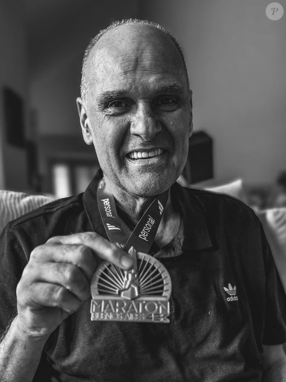 A morte de Oscar Schmidt, aos 68 anos, comoveu o Brasil nesta sexta-feira (17). O eterno "Mão Santa", maior ídolo do basquete brasileiro, morreu em Santana do Parnaíba, na Grande São Paulo, após passar mal