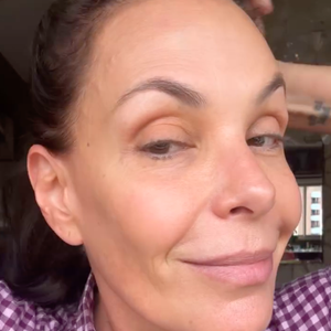 Além dos cuidados em casa, Carolina Ferraz revelou que tem o desejo de fazer um lifting facial e só