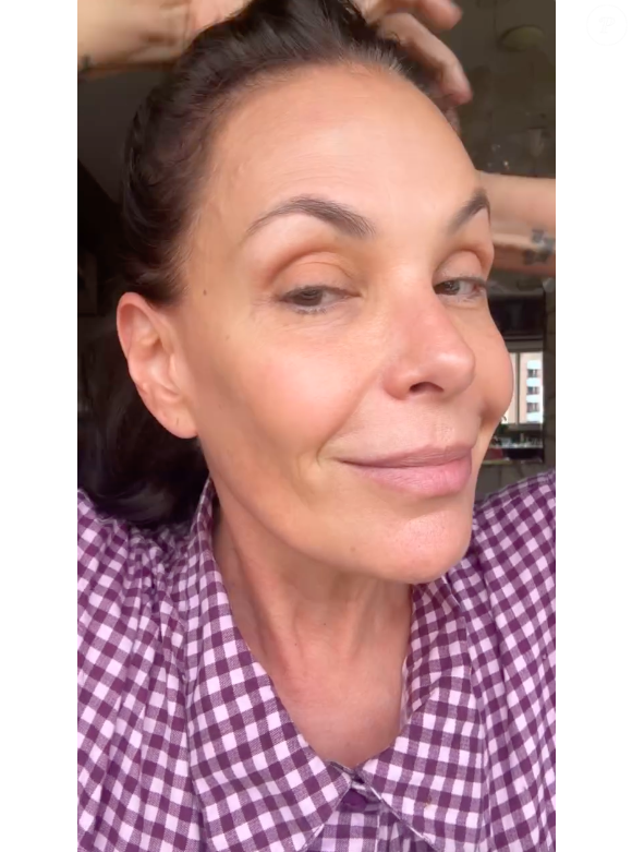 Além dos cuidados em casa, Carolina Ferraz revelou que tem o desejo de fazer um lifting facial e só