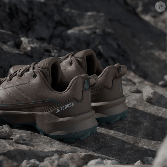 Funcionalidade em alta: o Terrex Skychaser AX5 GORE-TEX combina resistência, conforto e facilidade de uso no cotidiano urbano