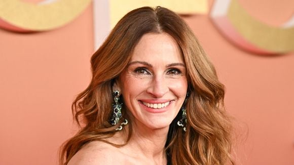 Nem jejum, nem dieta do ovo: Julia Roberts mantém o corpo aos 57 anos comendo salada, frango e salmão - e não abre mão do chocolate