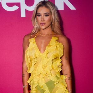 Virgínia Fonseca marcou presença na festa de sua empresa com um vestido transparente e uma calcinha preta, o que rendeu críticas pelo contraste entre as cores