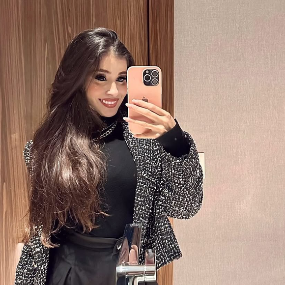 Durante o programa Fofocalizando, do SBT, a influenciadora Thayse Teixeira, amiga pessoal de Carlinhos, apontou o nome de uma mulher como possível pivô do fim do relacionamento de 15 anos: Eduarda Luvisneck.