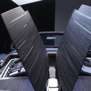 Mauro Icardi investiu em um Rolls-Royce Boat Tail, carro inspirado em iate de luxo, produzido em apenas três unidades e considerado um dos mais caros do planeta