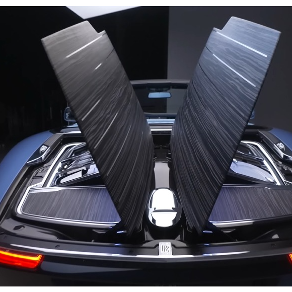 Mauro Icardi investiu em um Rolls-Royce Boat Tail, carro inspirado em iate de luxo, produzido em apenas três unidades e considerado um dos mais caros do planeta