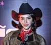 Bruna Marquezine usou look junino com chapéu e parte da barriga à mostra