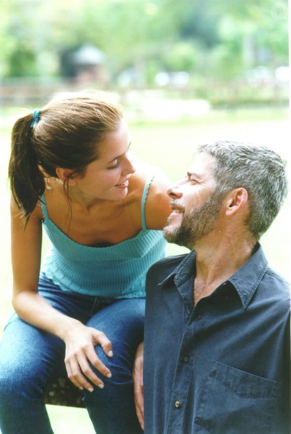 Novela 'Laços de Família': Iris (Deborah Secco) apanhou de vários personagens. Entre eles, Pedro (José Mayer)