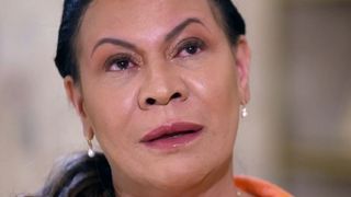 'Cruel com a criança': mãe de Marília Mendonça, Ruth Moreira se afirma em luto após Justiça conceder guarda de Léo ao pai, Murilo Huff