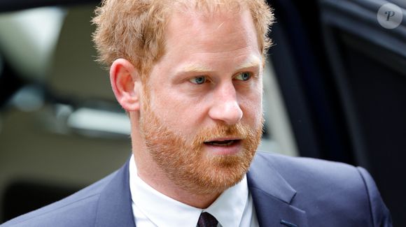 Príncipe Harry acusa a associação de utilizar meios ilegais, como grampos telefônicos, para obter informações sobre ele