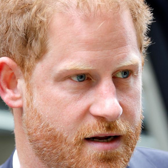Príncipe Harry acusa a associação de utilizar meios ilegais, como grampos telefônicos, para obter informações sobre ele