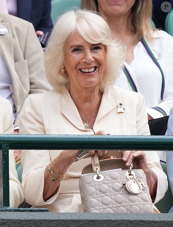 Camilla estava muito nervosa e teria dito que ‘precisava de gim-tônica’, segundo informações de tabloides britânicos