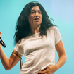 Nem batata-frita, nem milkshake: poucos lembram, mas Lorde, headliner do Lollapalooza 2026, já teve uma conta secreta para avaliar comida muito vendida em fast-food; entenda