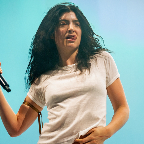 Nem batata-frita, nem milkshake: poucos lembram, mas Lorde, headliner do Lollapalooza 2026, já teve uma conta secreta para avaliar comida muito vendida em fast-food; entenda