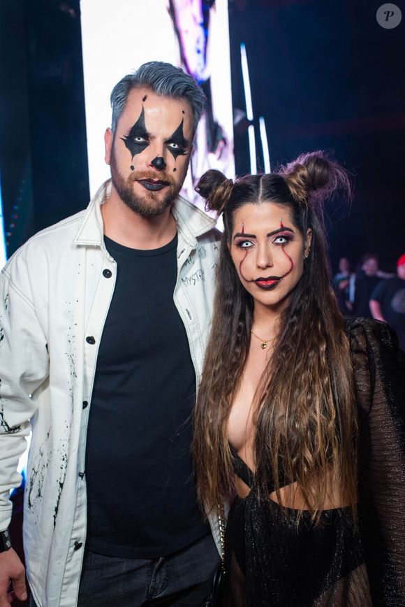 Fantasia de casal para Halloween: Lais Caldas e Gustavo usaram fantasia de palhaços para festa