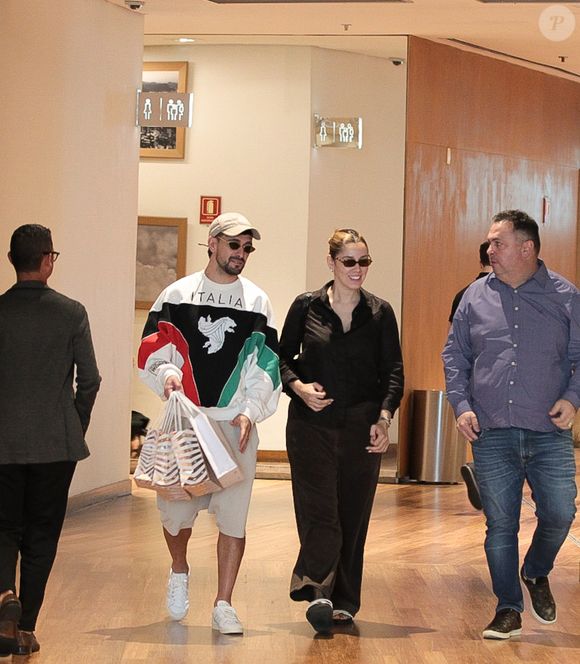Arrascaeta é flagrado em shopping da Barra da Tijuca ao lado de Camila Bastiani, dias após o nascimento do filho Milano, em raro momento de descanso fora dos gramados