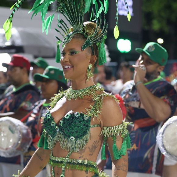 Virgínia Fonseca desfilou à frente da bateria da Grande Rio
