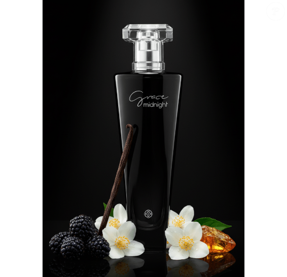 O perfume Grace Midnight, da Hinode, é considerado adocicado e envolvente, com notas cítricas de framboesa e tangerina no topo, além de acordes florais de rosa e jasmim no coração, e nuances orientais de baunilha e almíscar em seu fundo.