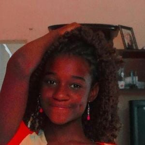 Ainda menina, Lorena Raissa começou a desfilar como passista mirim da Beija-Flor