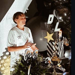 Detalhe da mesa do bolo de Davi Lucca, filho de Neymar