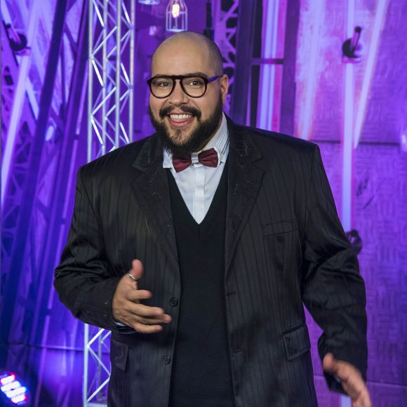 Tiago Abravanel é o neto mais famoso de Silvio Santos e conquista o público por seu talento