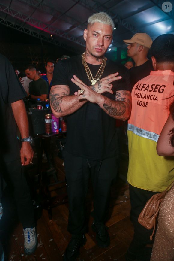 'Rapaziada, conselho do dia: se você está com saúde e tem oportunidade, trabalhe! Trabalho, mano. Consiga o seu dinheiro, digno. Isso é um conselho, de verdade. Muita gente não pode trabalhar, tem dificuldades extremas. Se você pode, agarre a oportunidade para conseguir a sua independência', disse Filipe Ret