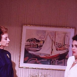 Em 'Vale Tudo' de 1988, Raquel (Regina Duarte) usava alfaiataria mais sóbria e pesada