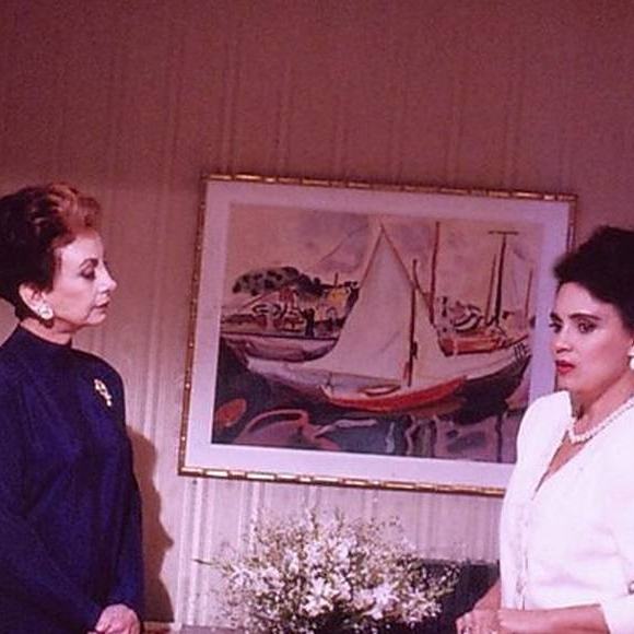 Em 'Vale Tudo' de 1988, Raquel (Regina Duarte) usava alfaiataria mais sóbria e pesada