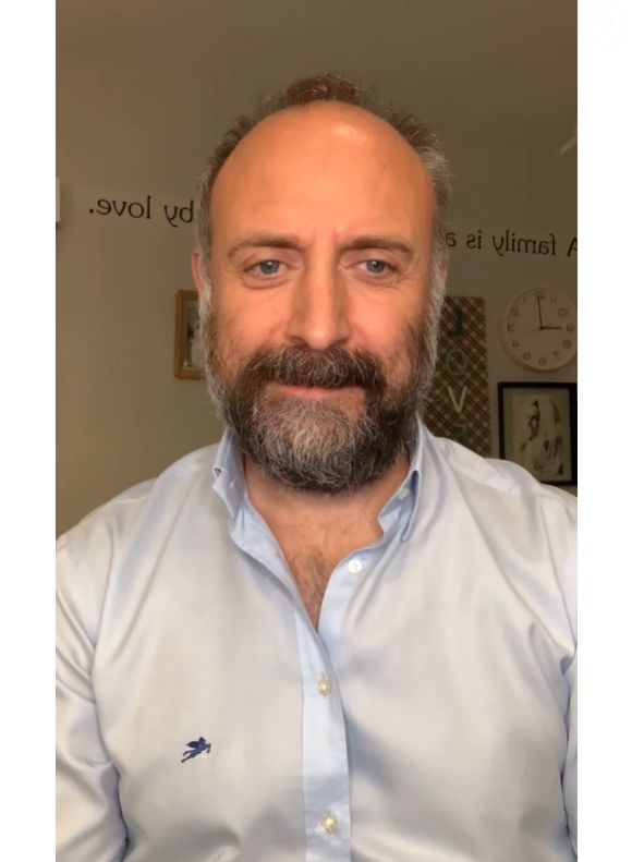 O ator Halit Ergenç interpreta o "sultão Salomão" na novela turca "Século Magnífico"