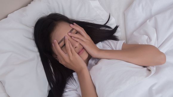 Com quantos anos você descobriu que a Netflix tem um reality em que é PROIBIDO dormir? Descubra este e mais 17 programas bizarros de TV!