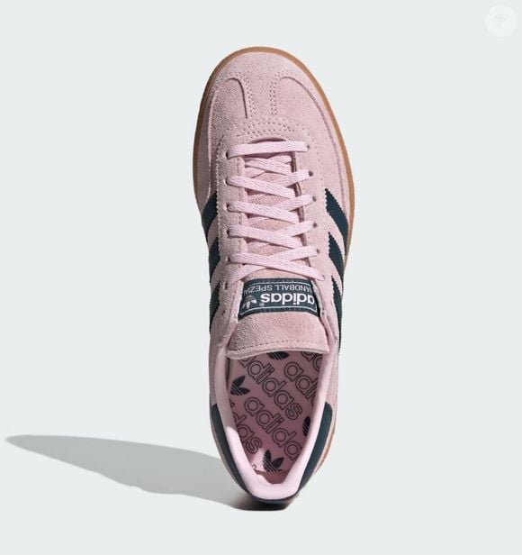 Esse modelo da Adidas é ideal para combinar com peças de linho, desde bermudas até camisas de sobreposição