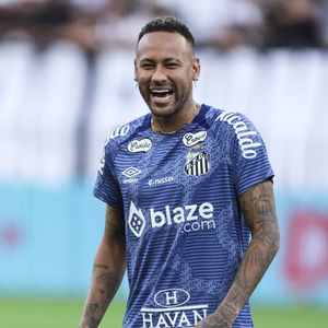 A assessoria de imprensa do jogador negou as alegações e afirmou que Neymar não tem qualquer envolvimento com a garota de programa.