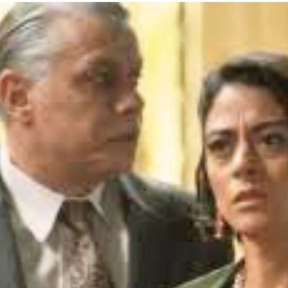 Clarice (Carol Castro) perdoa Juliano (Fabio Assunção) em 'Garota do Momento'? Mãe Beatriz (Duda Santos) despreza o marido, que quebra objetos de pintura dela