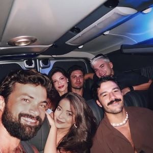 Daniel Rocha e Vitória Strada estão curtindo festas de pré-réveillon acompanhados por amigos