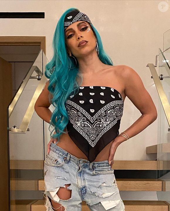 Anitta em um dos looks para festas de Halloween também já se vestiu de Karol G